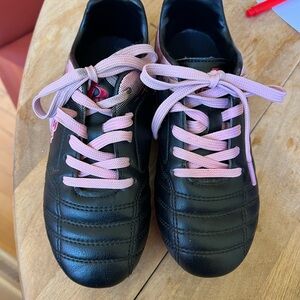 Brava Girls Soccer Cleats